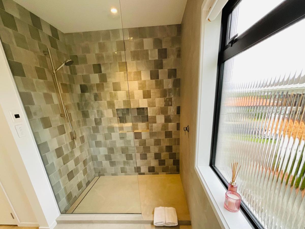 Deluxe Downtown Mount Maunganui Villa Luaran gambar