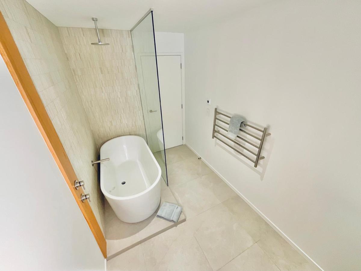 Deluxe Downtown Mount Maunganui Villa Luaran gambar