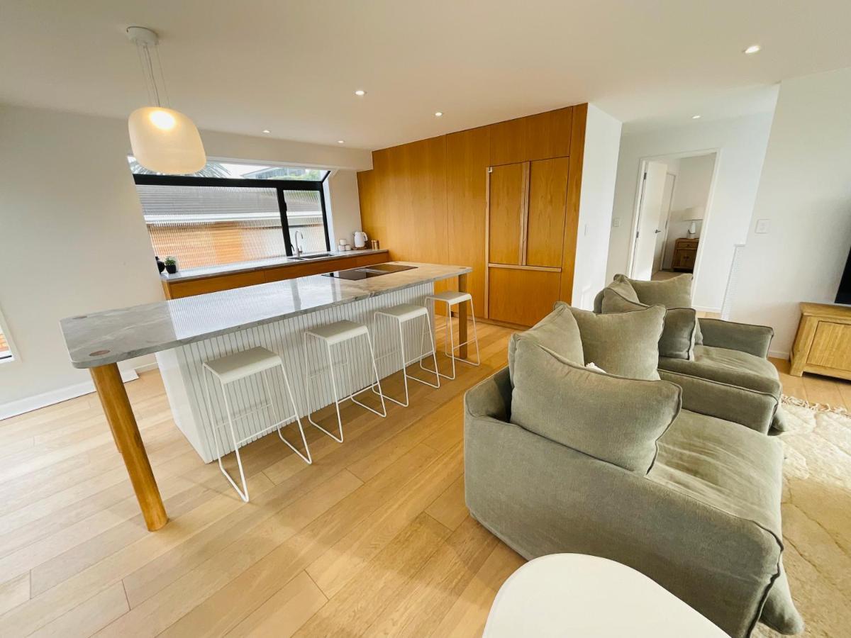 Deluxe Downtown Mount Maunganui Villa Luaran gambar