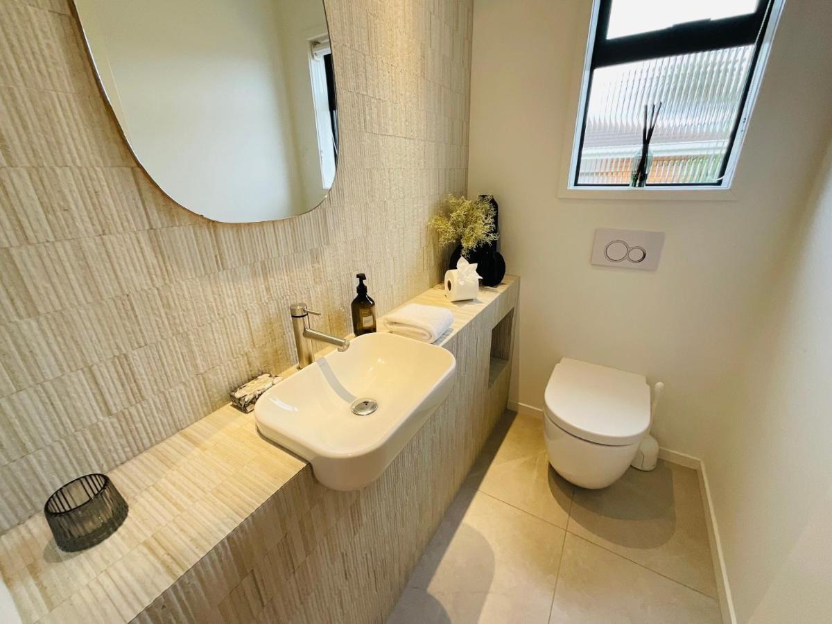 Deluxe Downtown Mount Maunganui Villa Luaran gambar